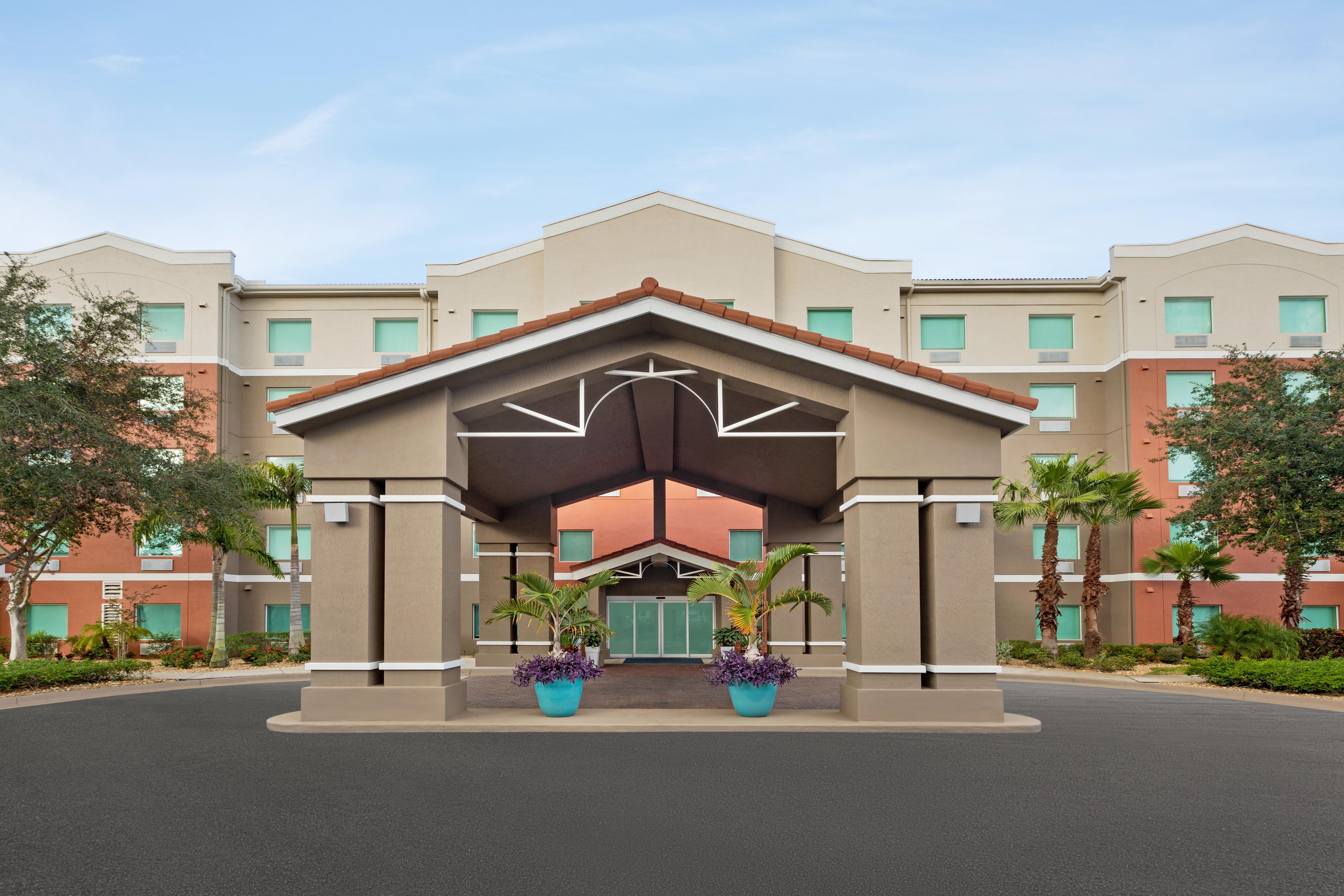 Holiday Inn Express & Suites Pembroke Pines-Sheridan St By Ihg Экстерьер фото