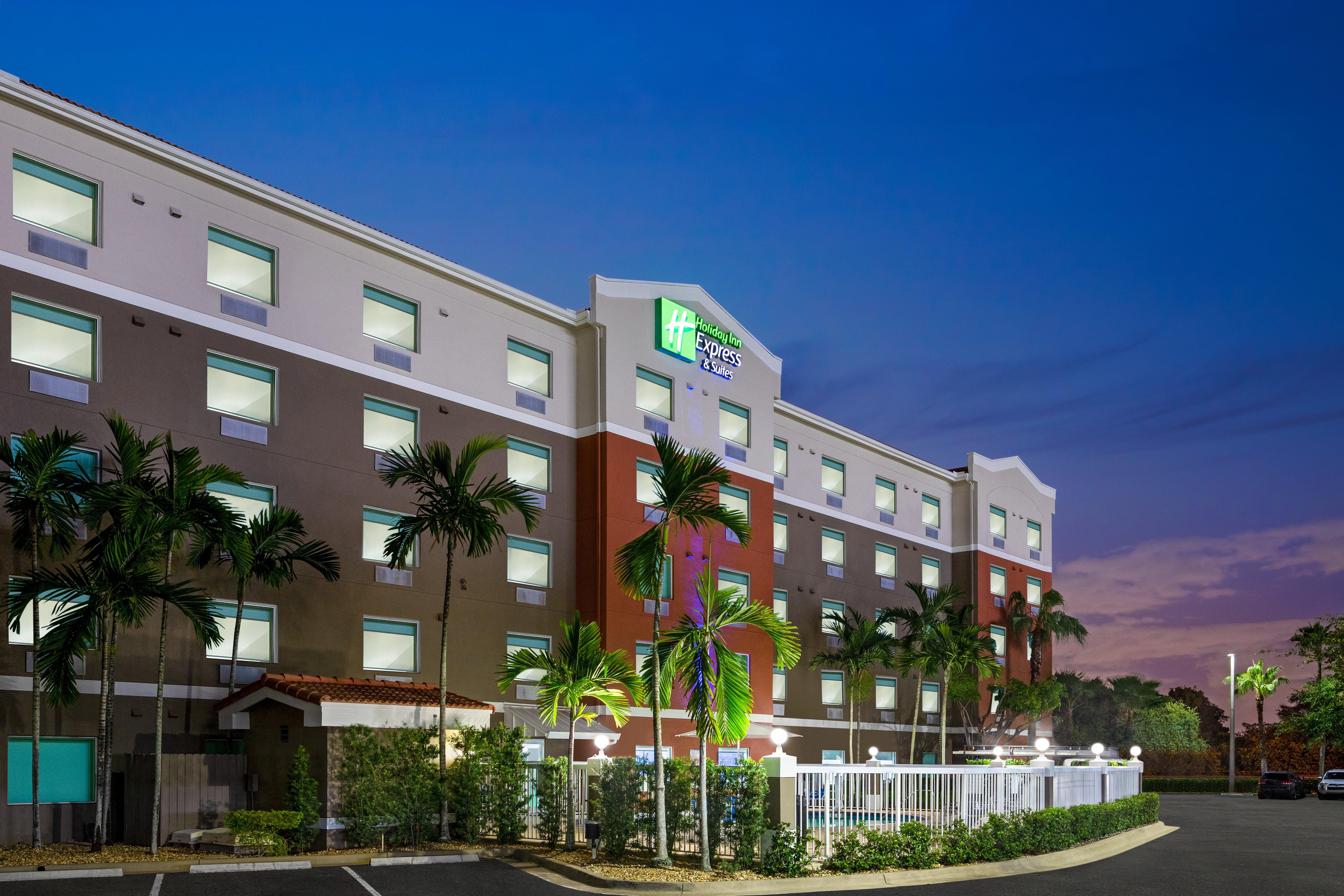Holiday Inn Express & Suites Pembroke Pines-Sheridan St By Ihg Экстерьер фото